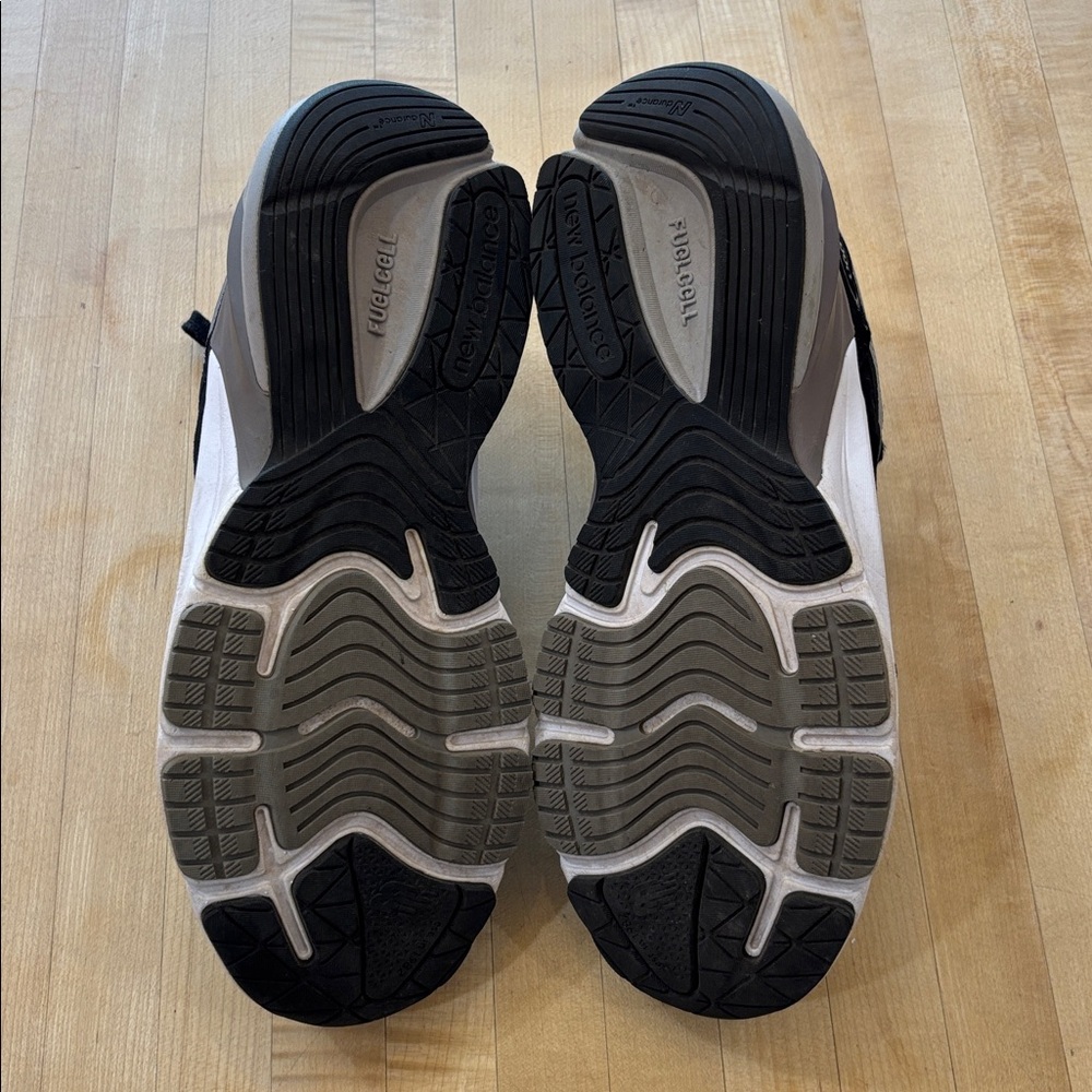 New Balance Made In USA 990 V6 Sneaker Women’s Size 11 Black White Running - Picture 5 of 6